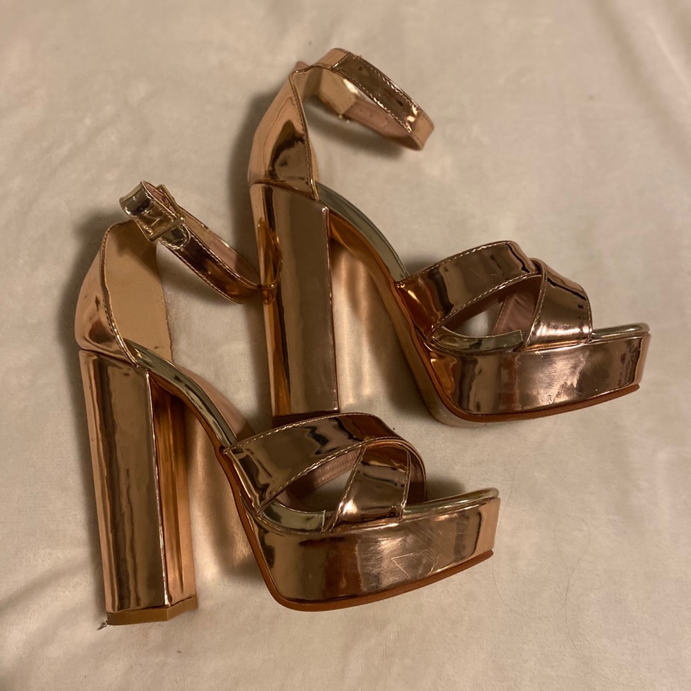 GOLD HEELS
